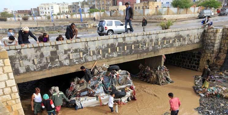 جاری شدن سیل در یمن جان هفت نفر را گرفت