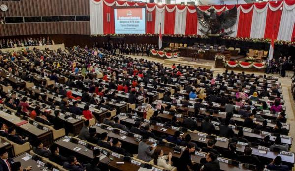 با تصویب مجلس، مرکز اندونزی به شهر دیگری منتقل می گردد