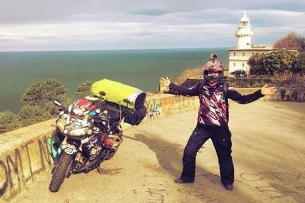 سفر یک زن به دور جهان با موتور سیکلت